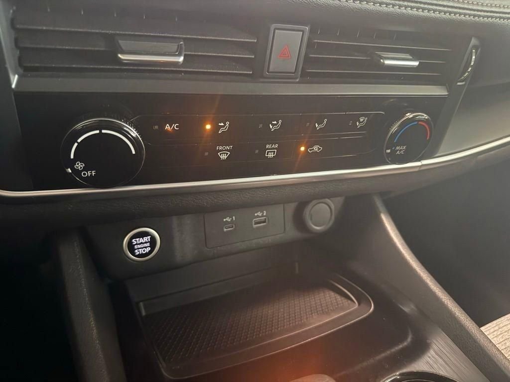 Used 2022 White Nissan S image 13