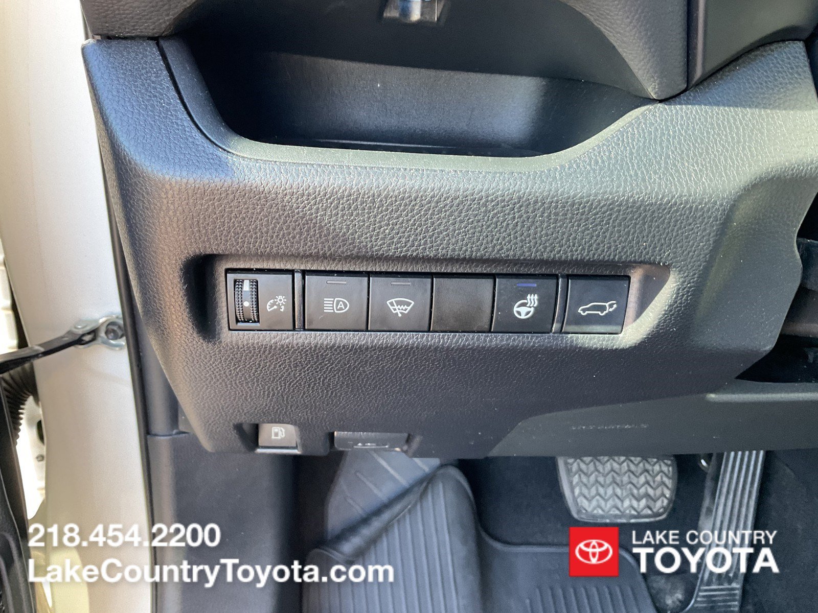 Used 2020 Blizzard Pearl Toyota XSE image 33
