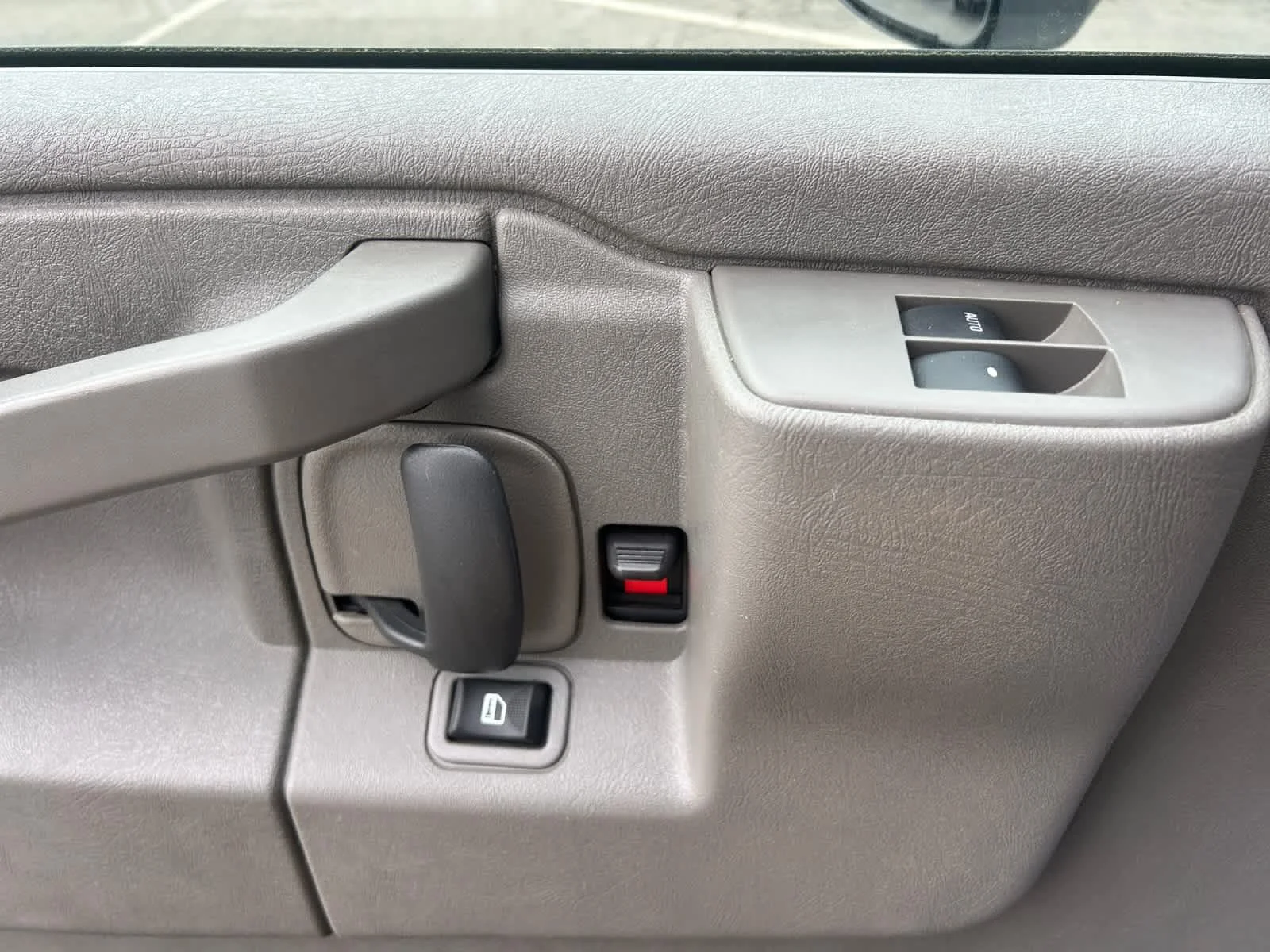Used 2024 Summit White Chevrolet  image 13