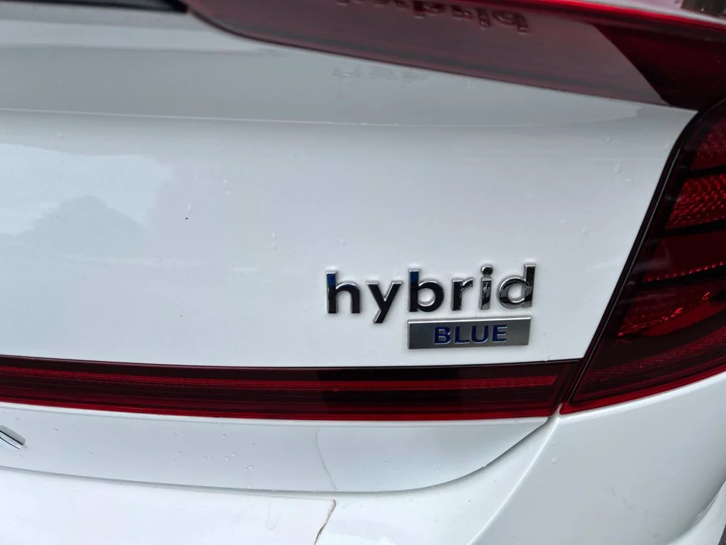 Used 2022 White Hyundai Blue image 10