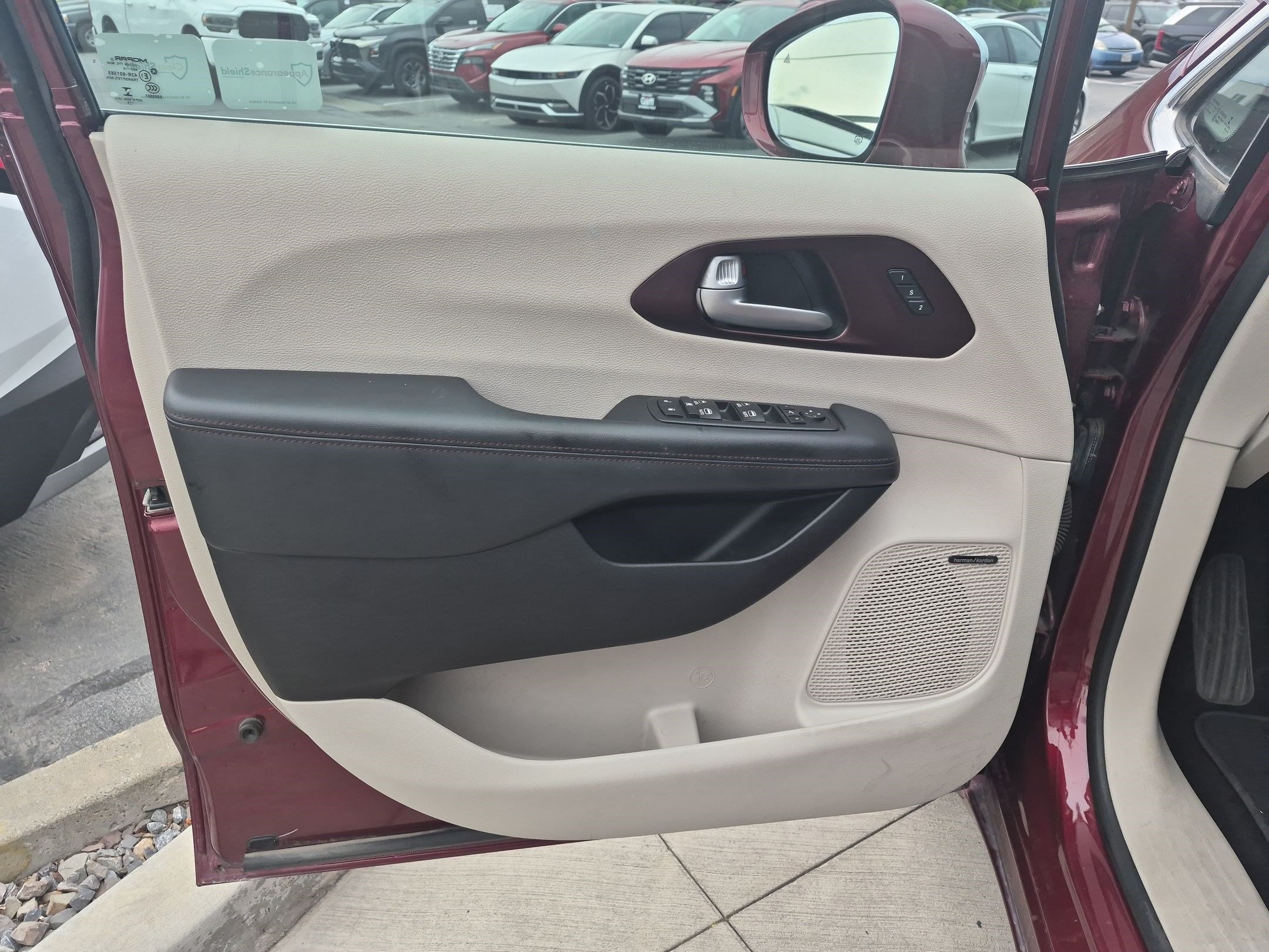 Used 2017 Velvet Red Pearlcoat Chrysler Limited image 12