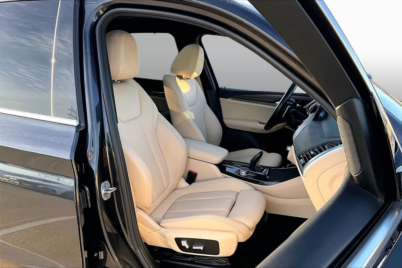 Used 2021 Dark Graphite Metallic BMW sDrive30i image 9