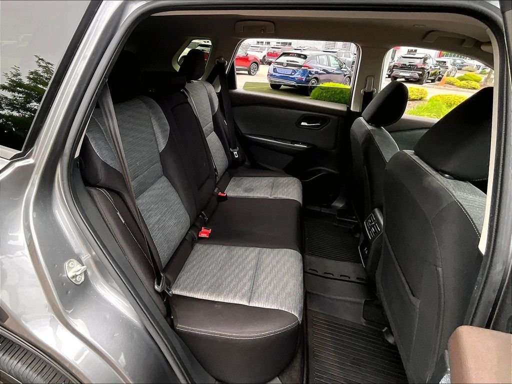 Used 2023 Gray Nissan SV image 16