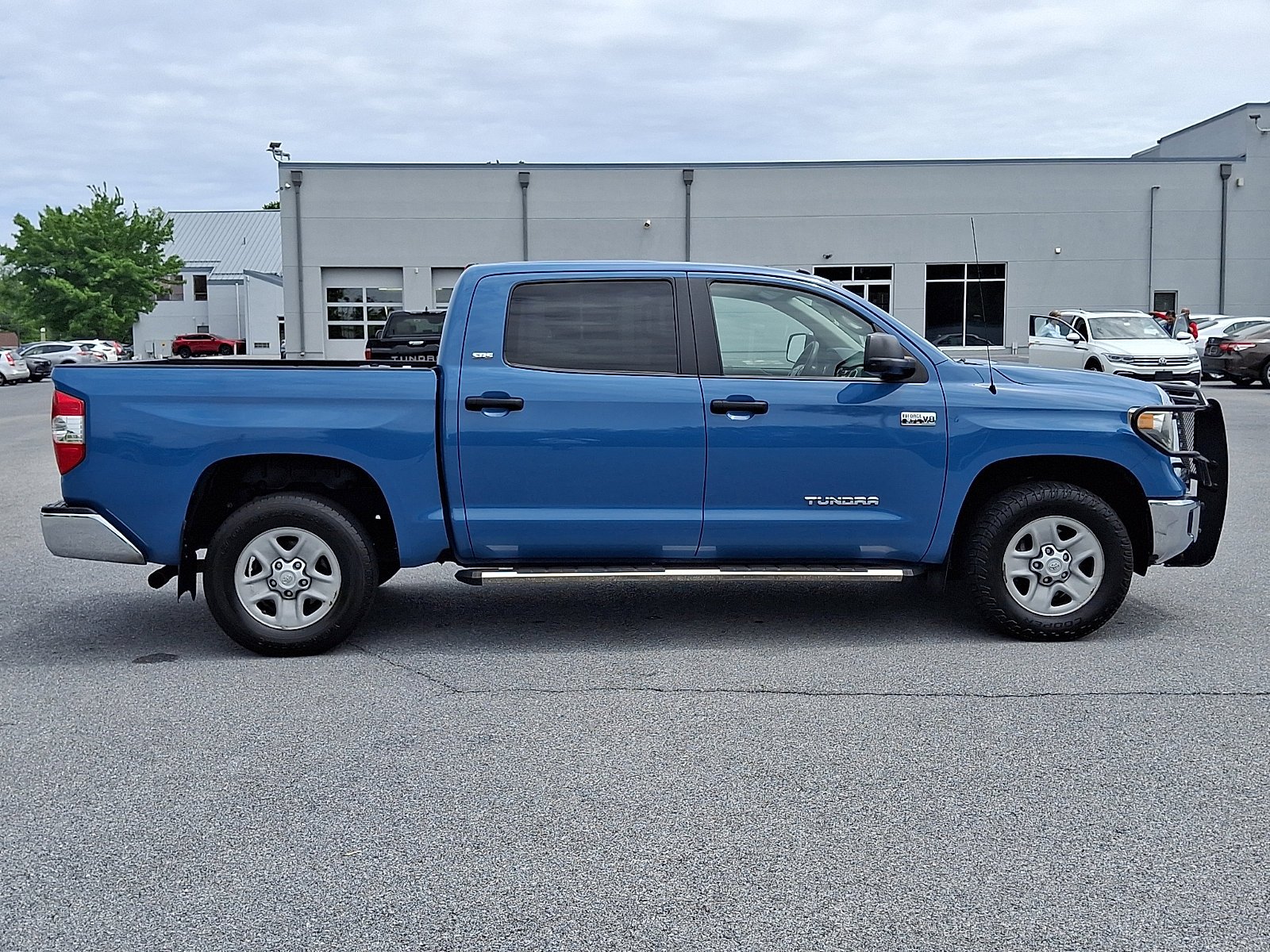 Used 2019 Cavalry Blue Toyota SR5 image 8