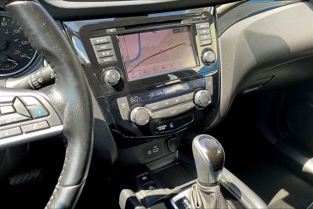 Used 2022 Gray Nissan SL image 11