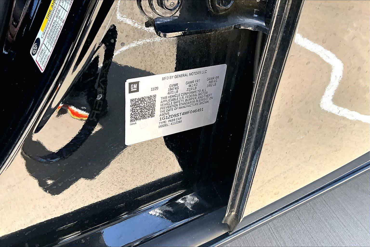 Used 2021 Mosaic Black Metallic Chevrolet LT image 33