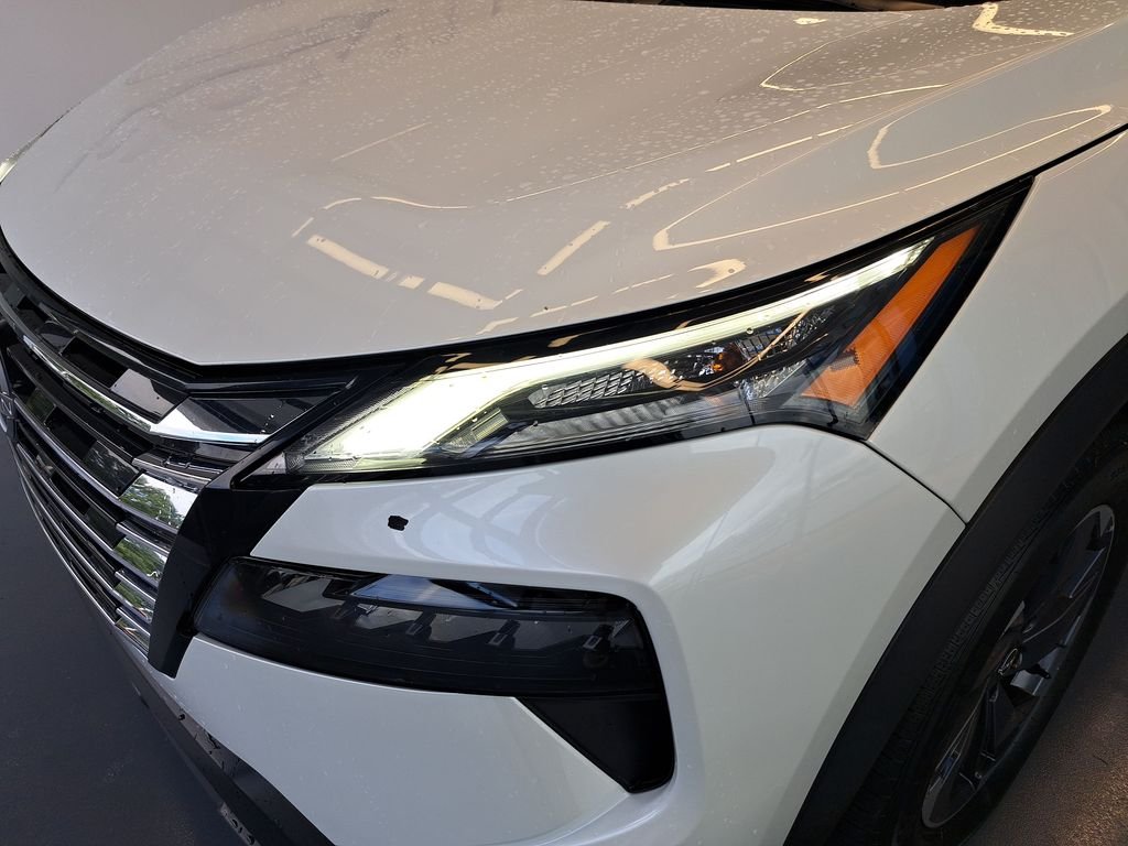 Used 2024 White Nissan SV image 35