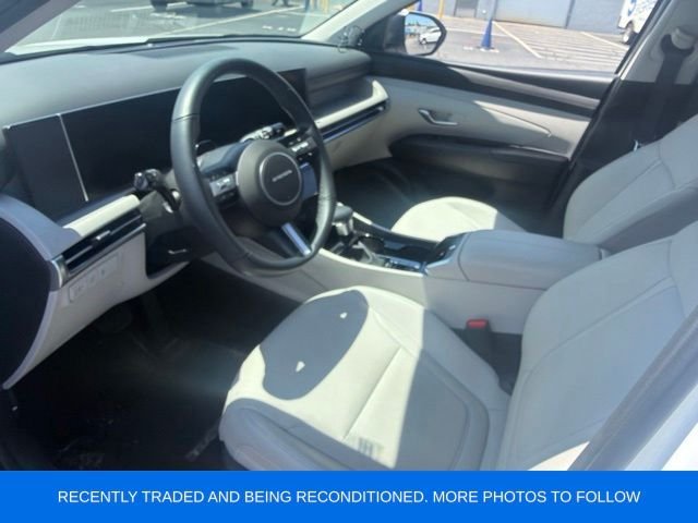 Used 2025 White Hyundai SEL Convenience image 3