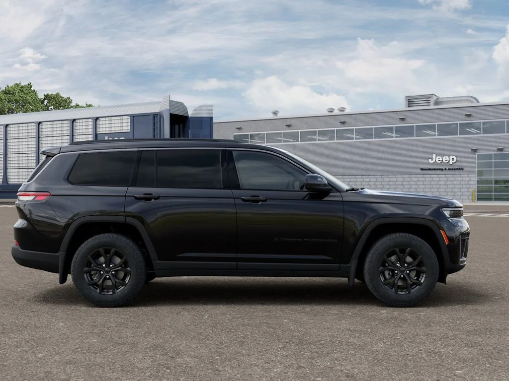 New 2026 Diamond Black Crystal Pearl-Coat Exterior Paint Jeep Altitude image 23