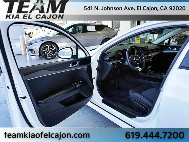 Used 2025 White Kia LXS image 42