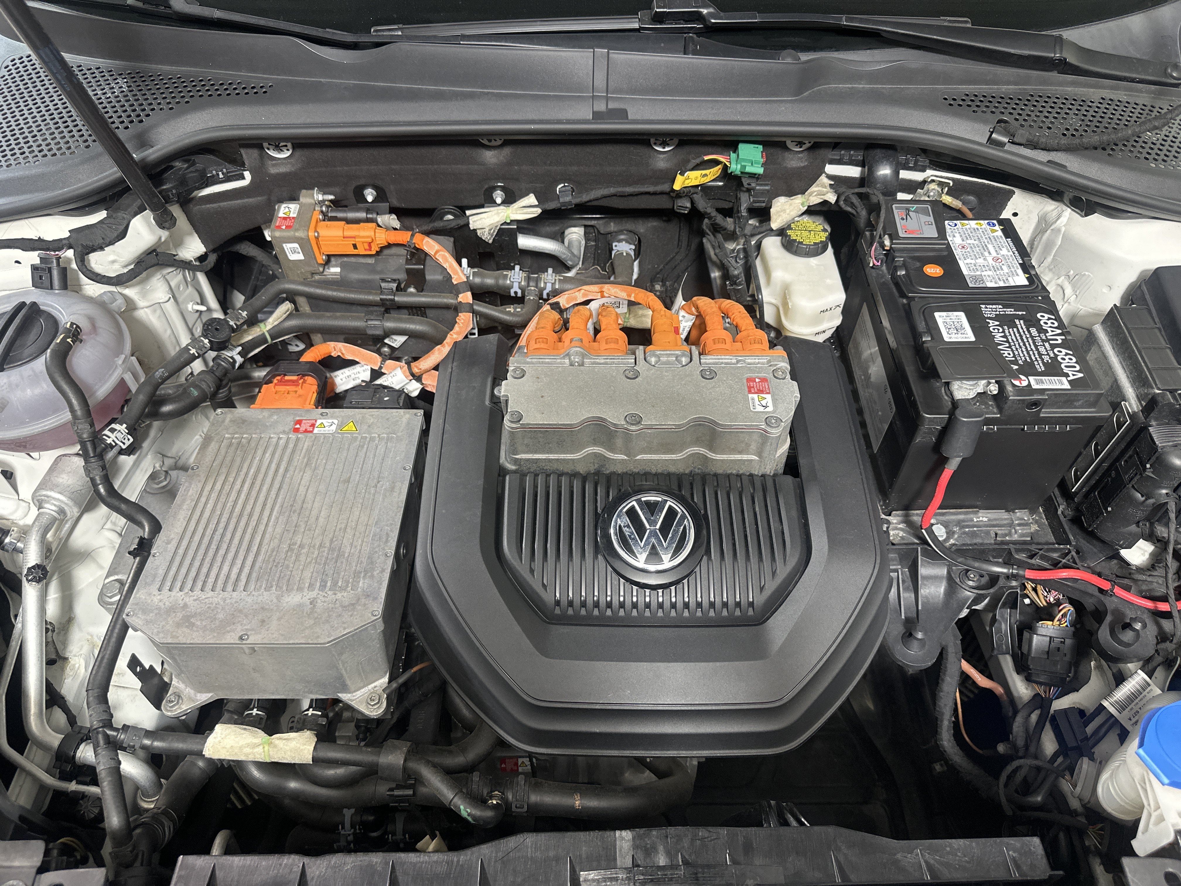 Used 2016 White Volkswagen SE image 23