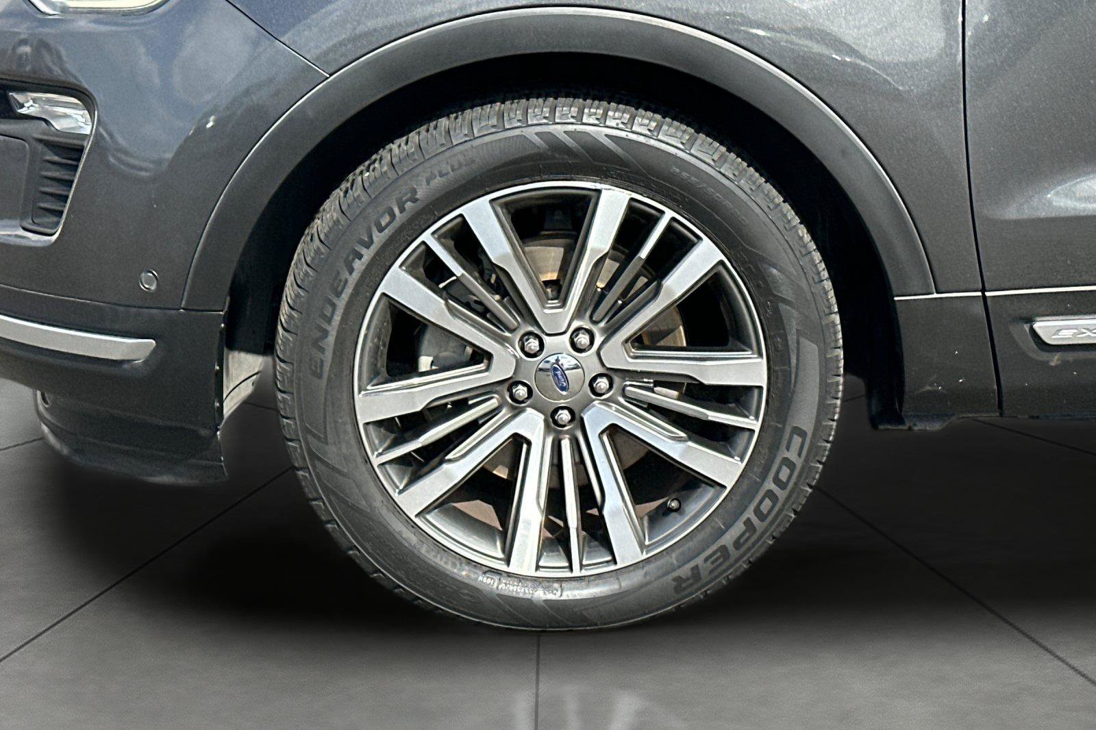 Used 2018 Gray Ford Platinum image 32