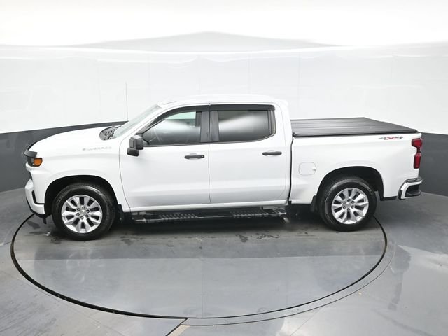 Used 2021 White Chevrolet Custom image 12
