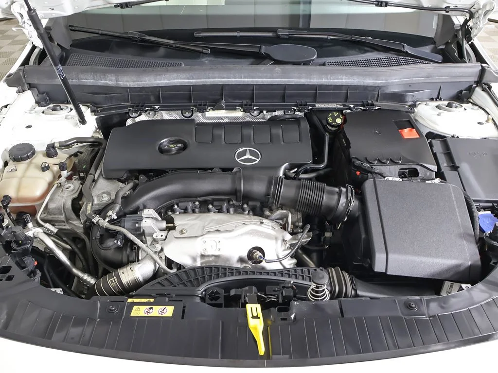Used 2022 Polar White Mercedes-Benz GLB 250 image 22