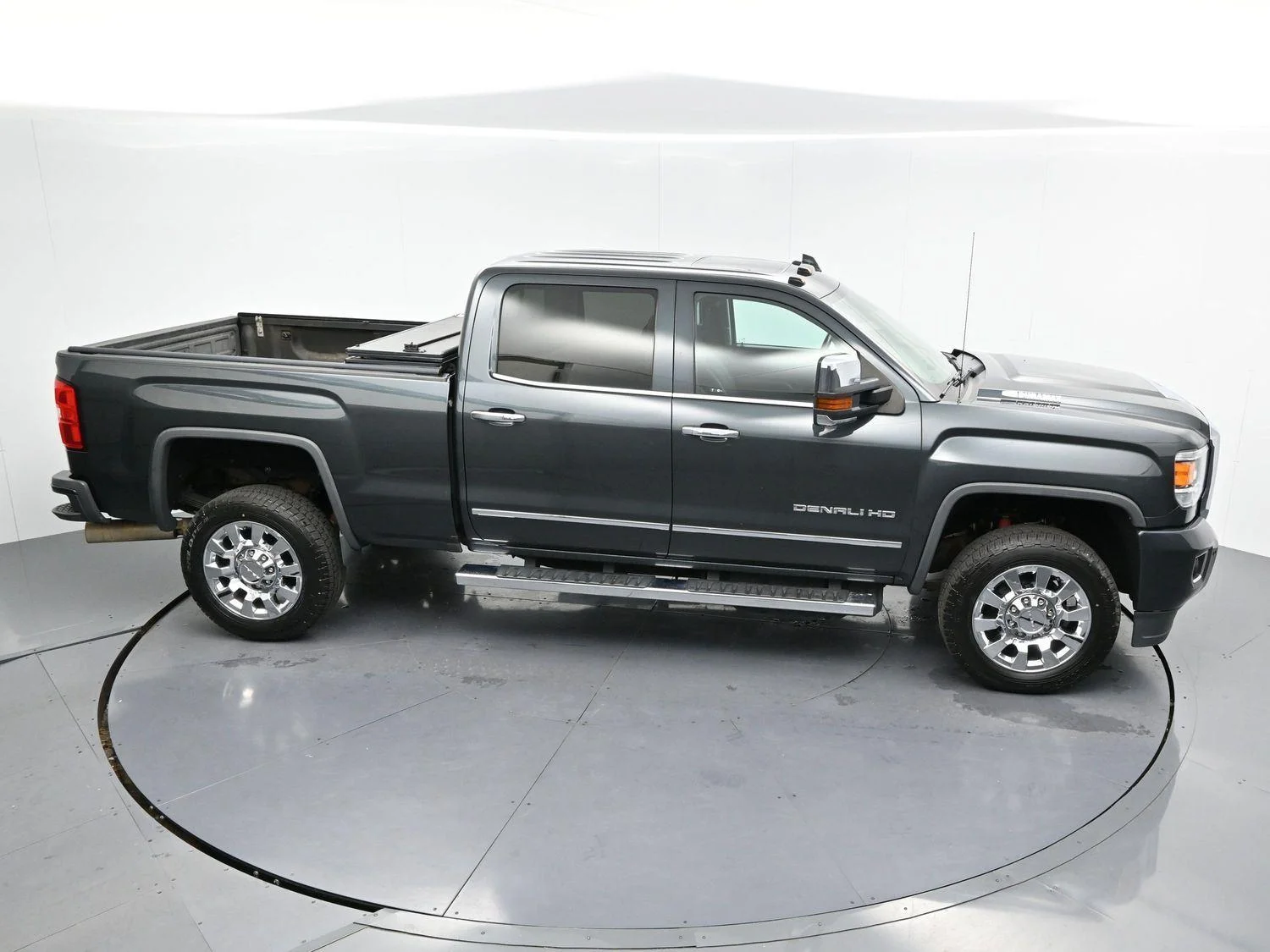 Used 2017 DARK SLATE METALLIC GMC Denali image 43