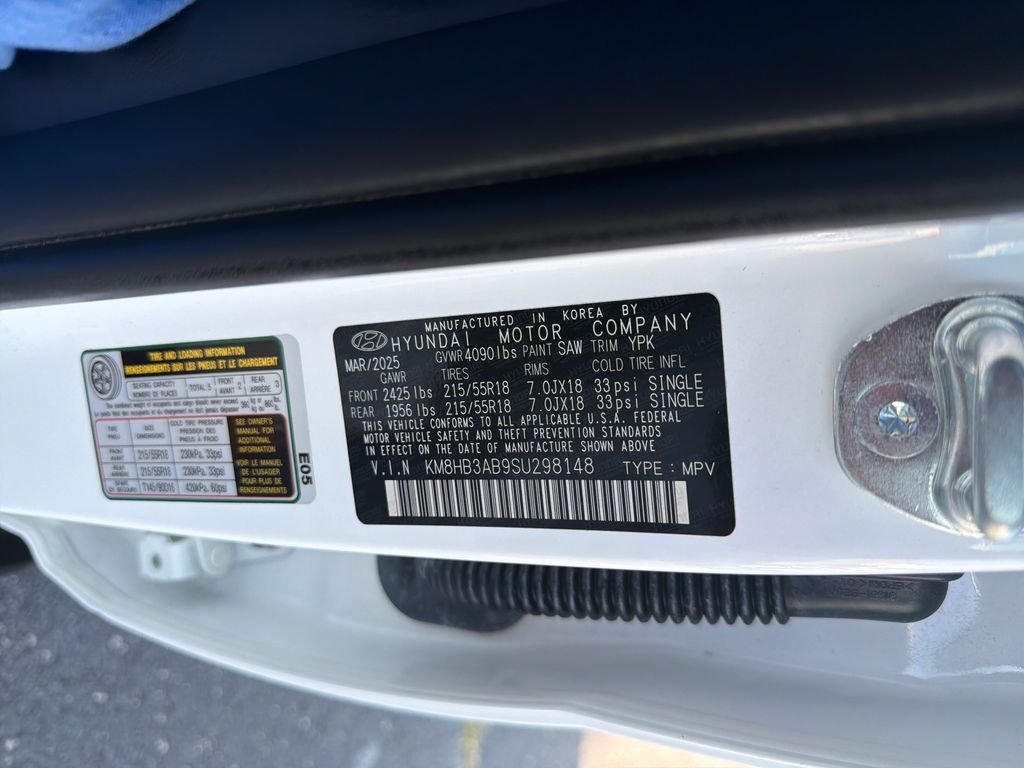 Used 2025 White Hyundai SEL image 23