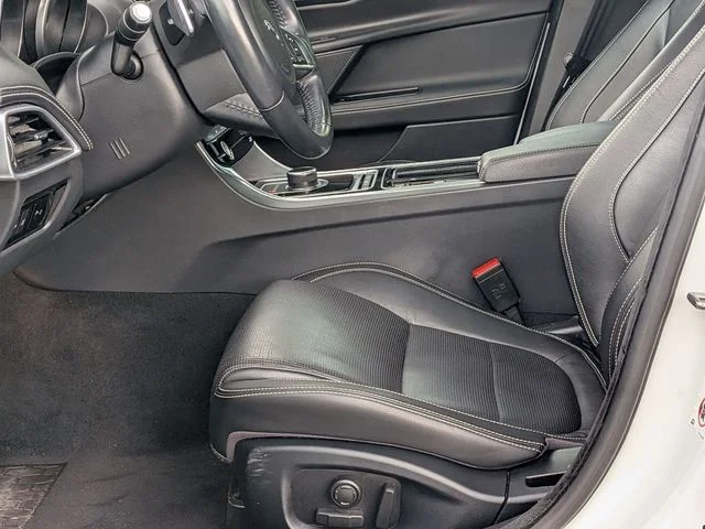 Used 2018 White Jaguar 25t R-Sport image 11