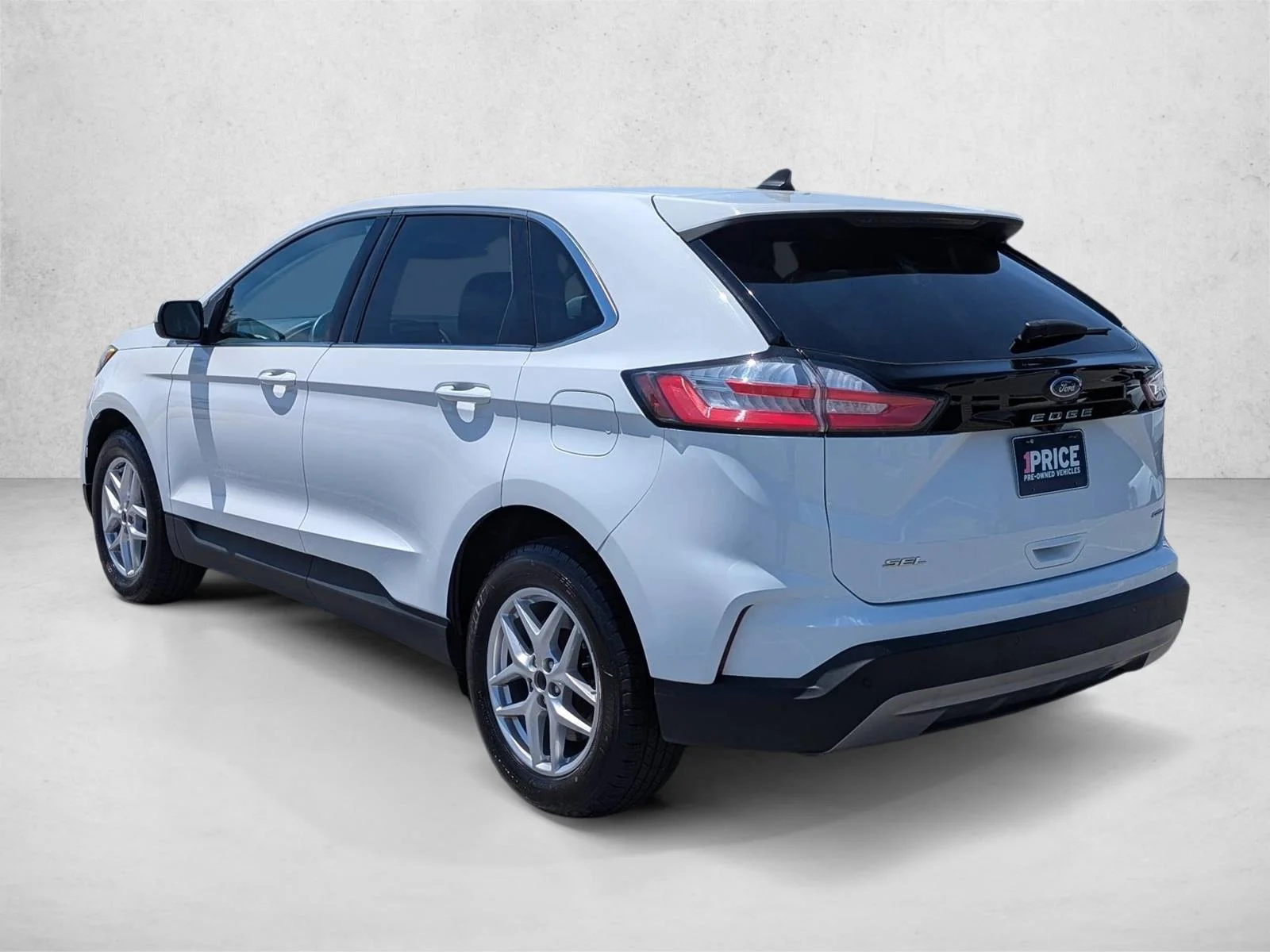 Used 2024 Oxford White Ford SEL image 7