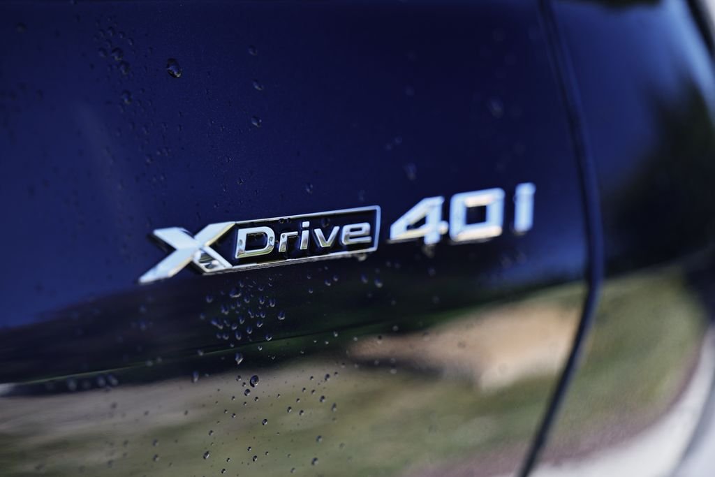 New 2027 Carbon Black Metallic BMW xDrive40i image 6