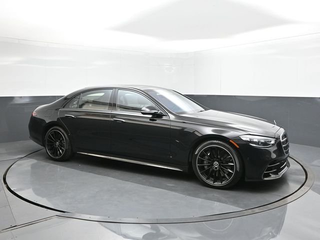 Used 2025 Black Mercedes-Benz S 580 image 17