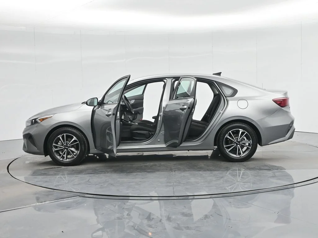 Used 2022 Gray Kia LXS image 5