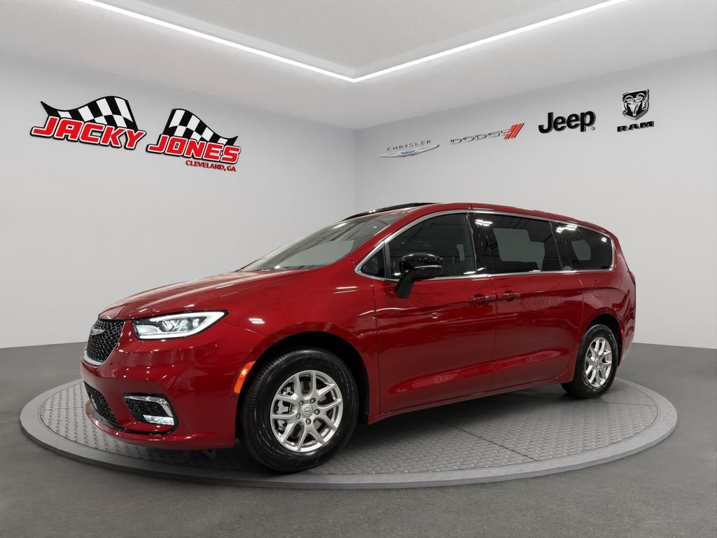 2026 Chrysler Pacifica Select's photo