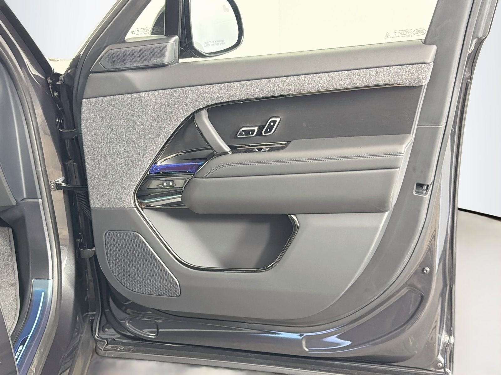 New 2026 Carpathian Grey Land Rover Dynamic SE image 31