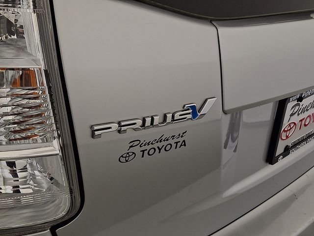 Used 2014 Silver Toyota Three image 35