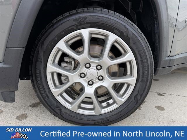 Used 2023 Sting-Gray Clearcoat Jeep Latitude Lux image 9
