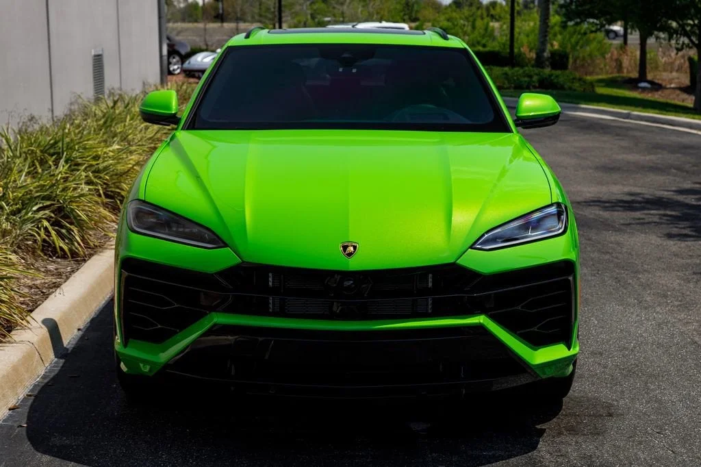 Used 2025 Green Lamborghini SE image 8