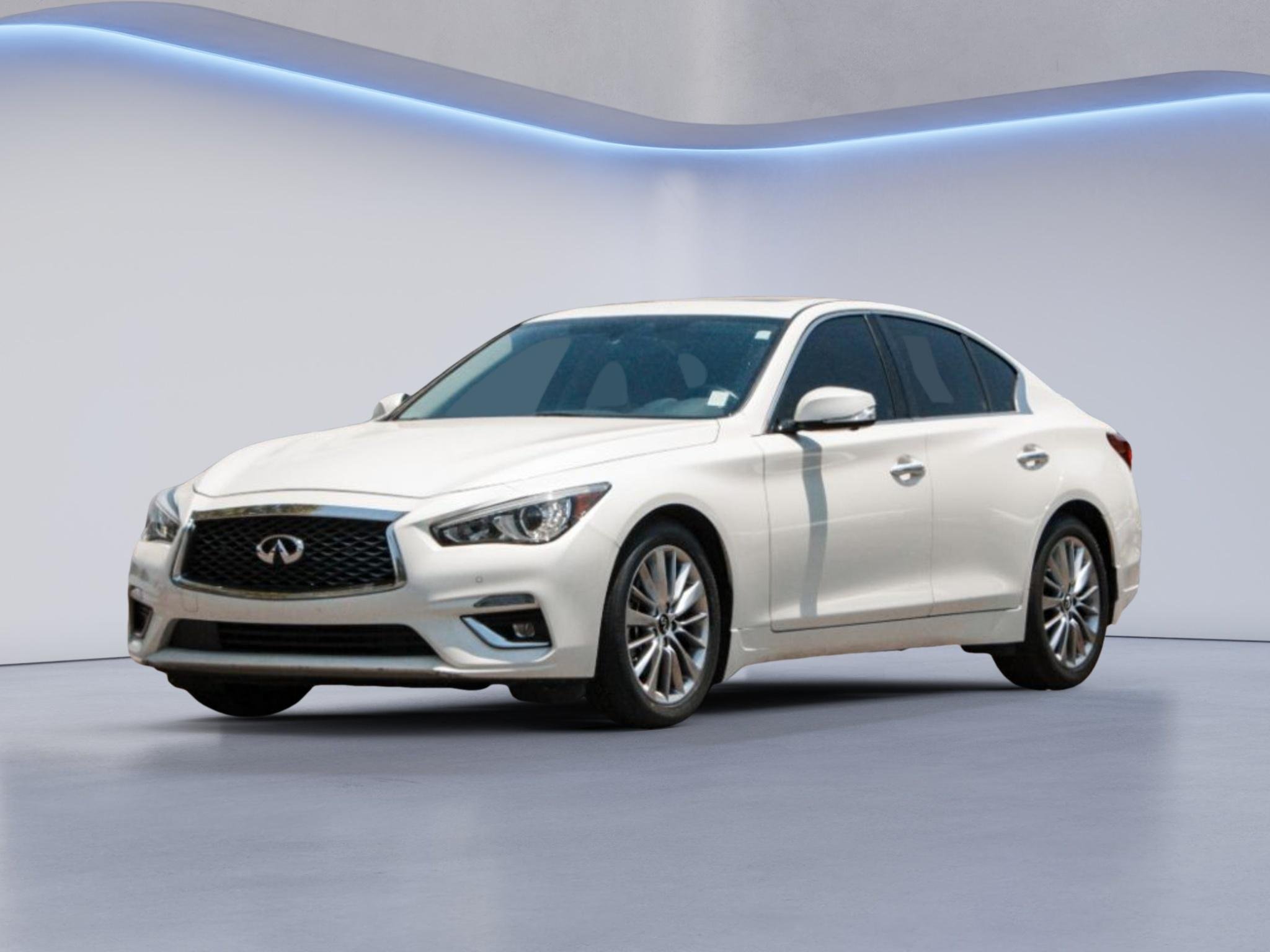 Used 2023 Majestic White INFINITI LUXE image 1
