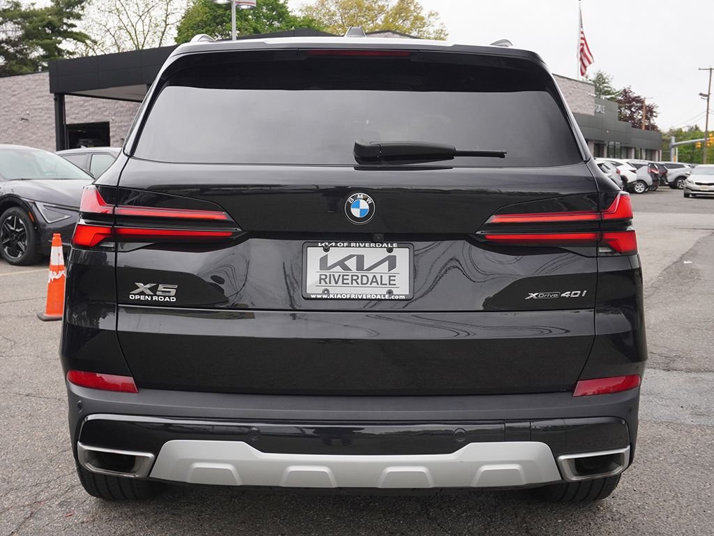 Used 2024 Black BMW xDrive40i image 14