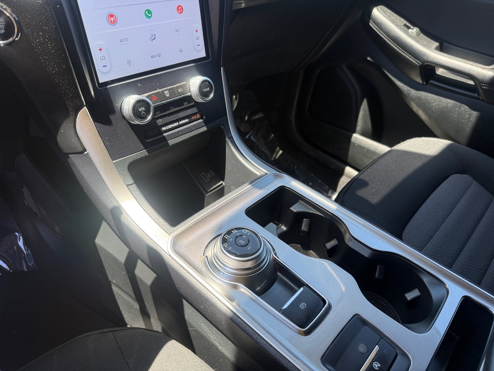 Used 2023 Oxford White Ford SE image 13