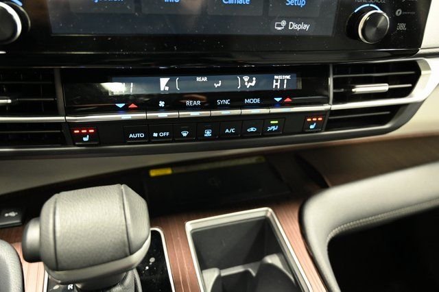 2023 Toyota Sienna XLE - Photo 19