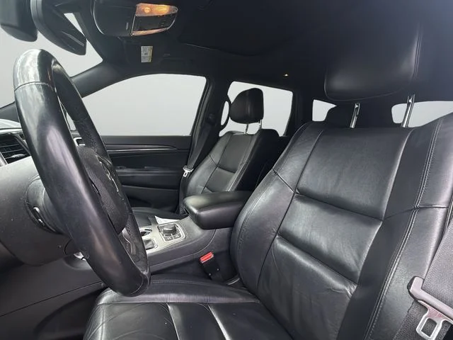 Used 2018 Silver Jeep Limited image 10