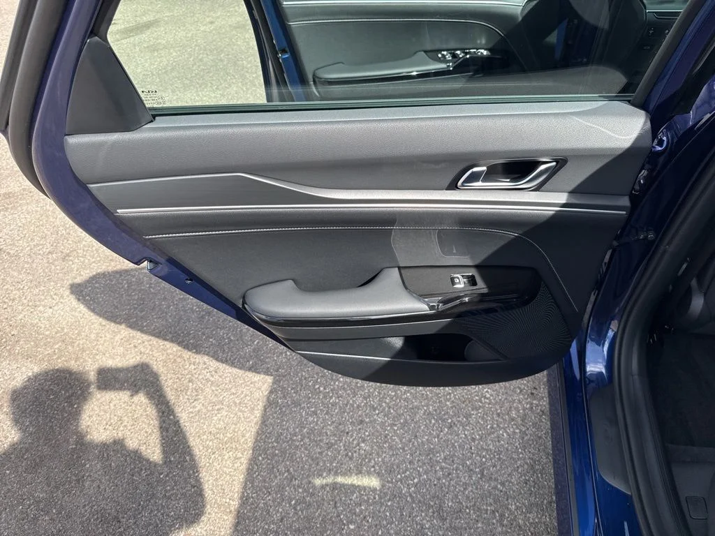 Used 2025 Yacht Blue Kia GT-Line image 33
