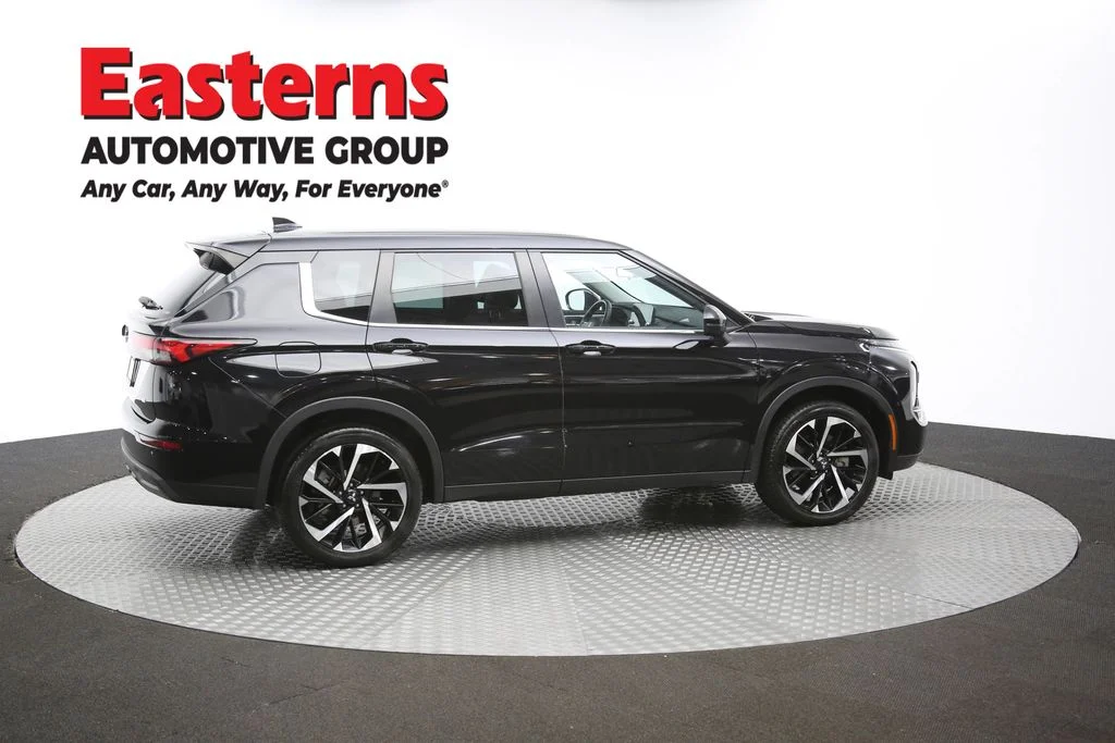 Used 2023 Black Mitsubishi SE image 42