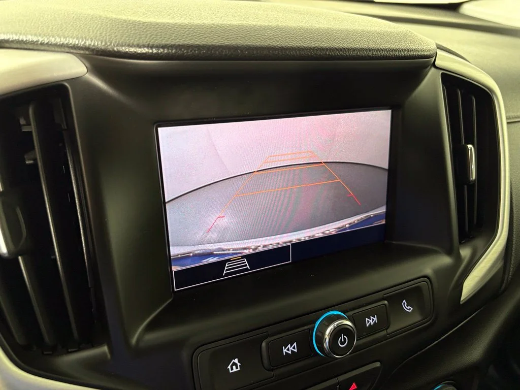 Used 2024 White GMC SLE image 25