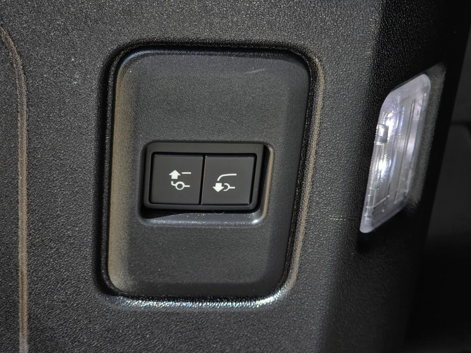 Certified Used 2023 Fuji White Land Rover SE image 31