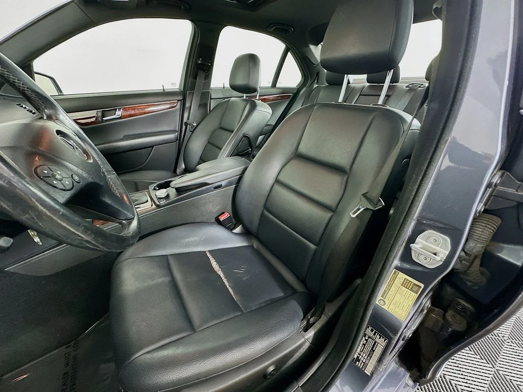 Used 2011  Mercedes-Benz C 300 image 19