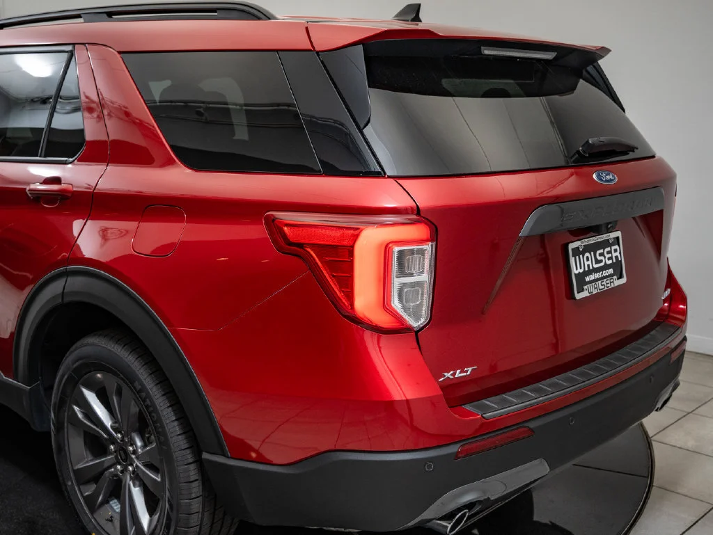 Used 2023 Rapid Red Metallic Tinted Clearcoat Ford XLT image 19