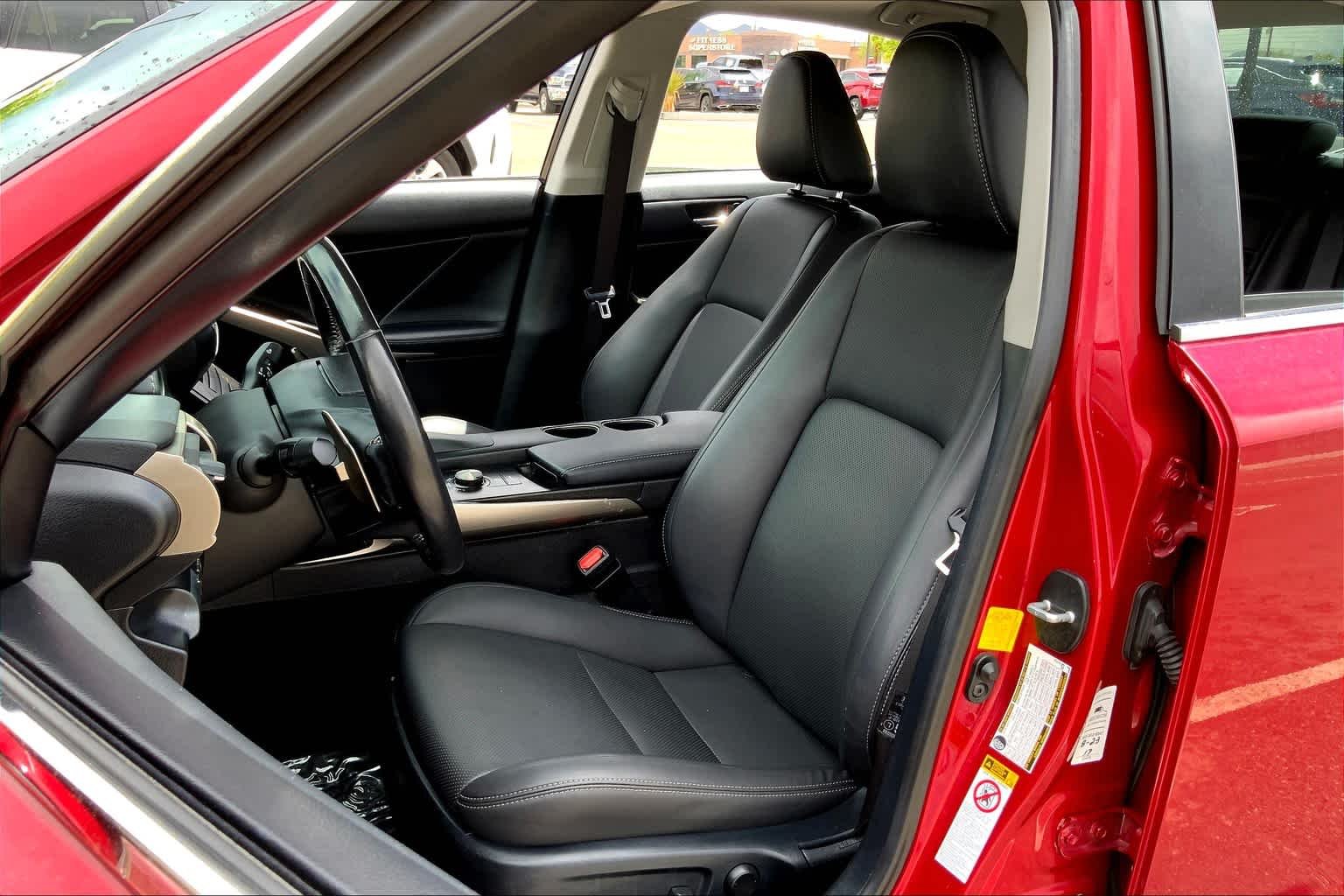 Used 2015 Matador Red Mica Lexus  image 8