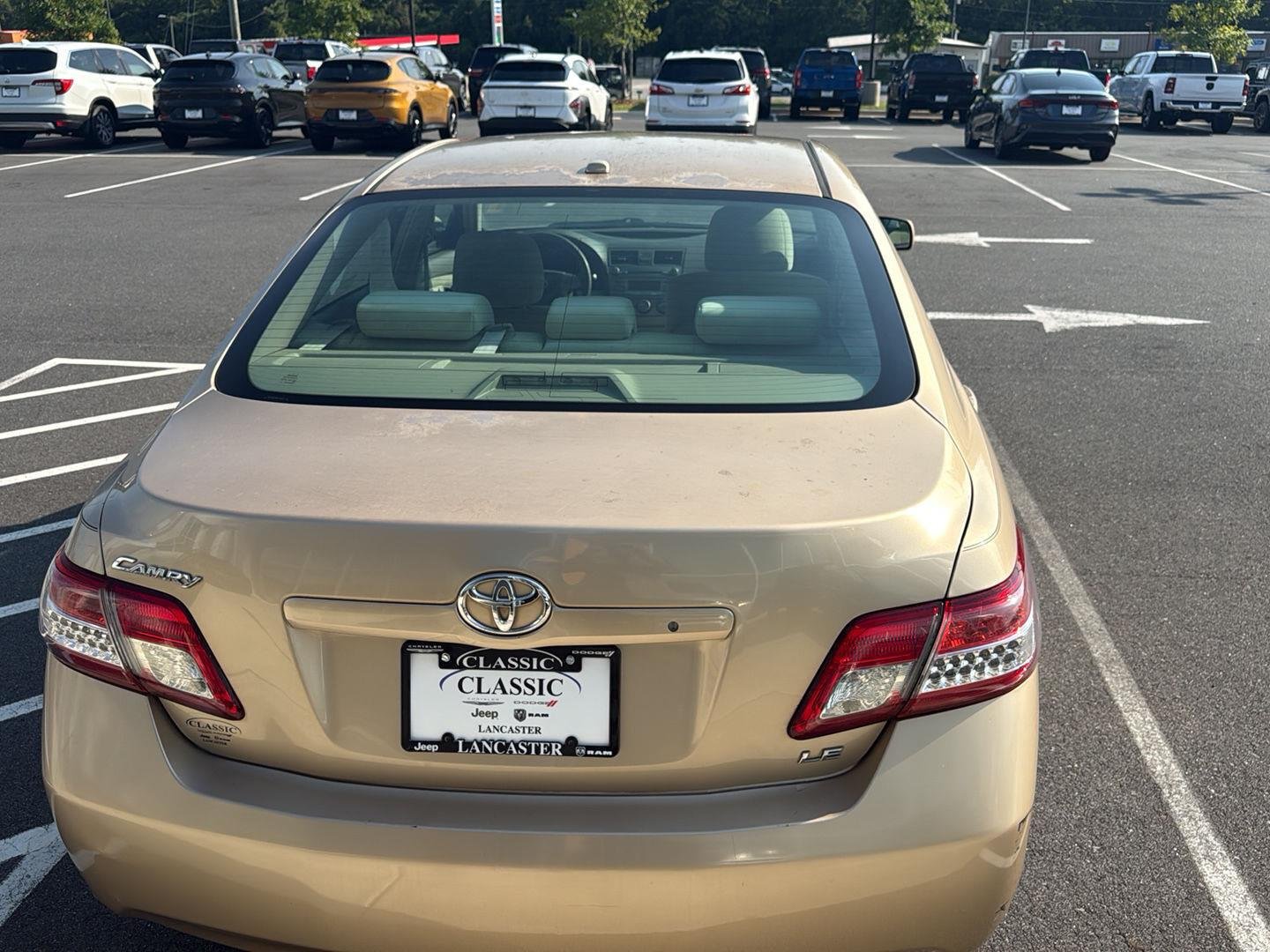 Used 2010  Toyota LE image 7