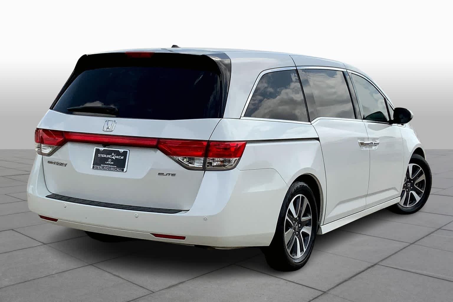 Used 2014 White Diamond Pearl Honda Touring image 13
