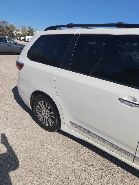 2019 Toyota Sienna XLE - Photo 12
