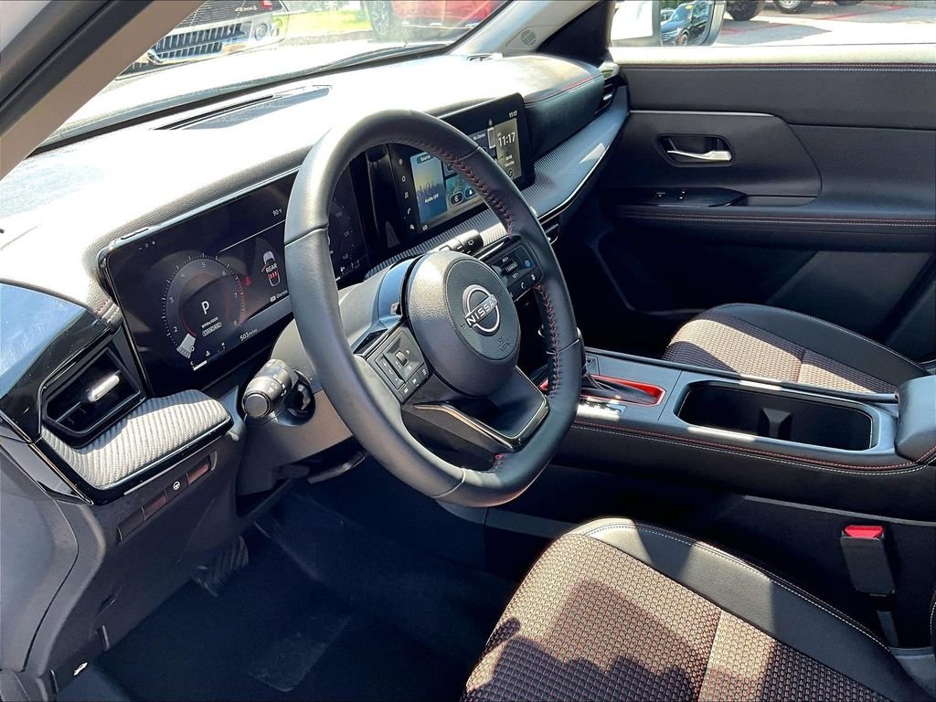 Used 2025 White Nissan SR image 8