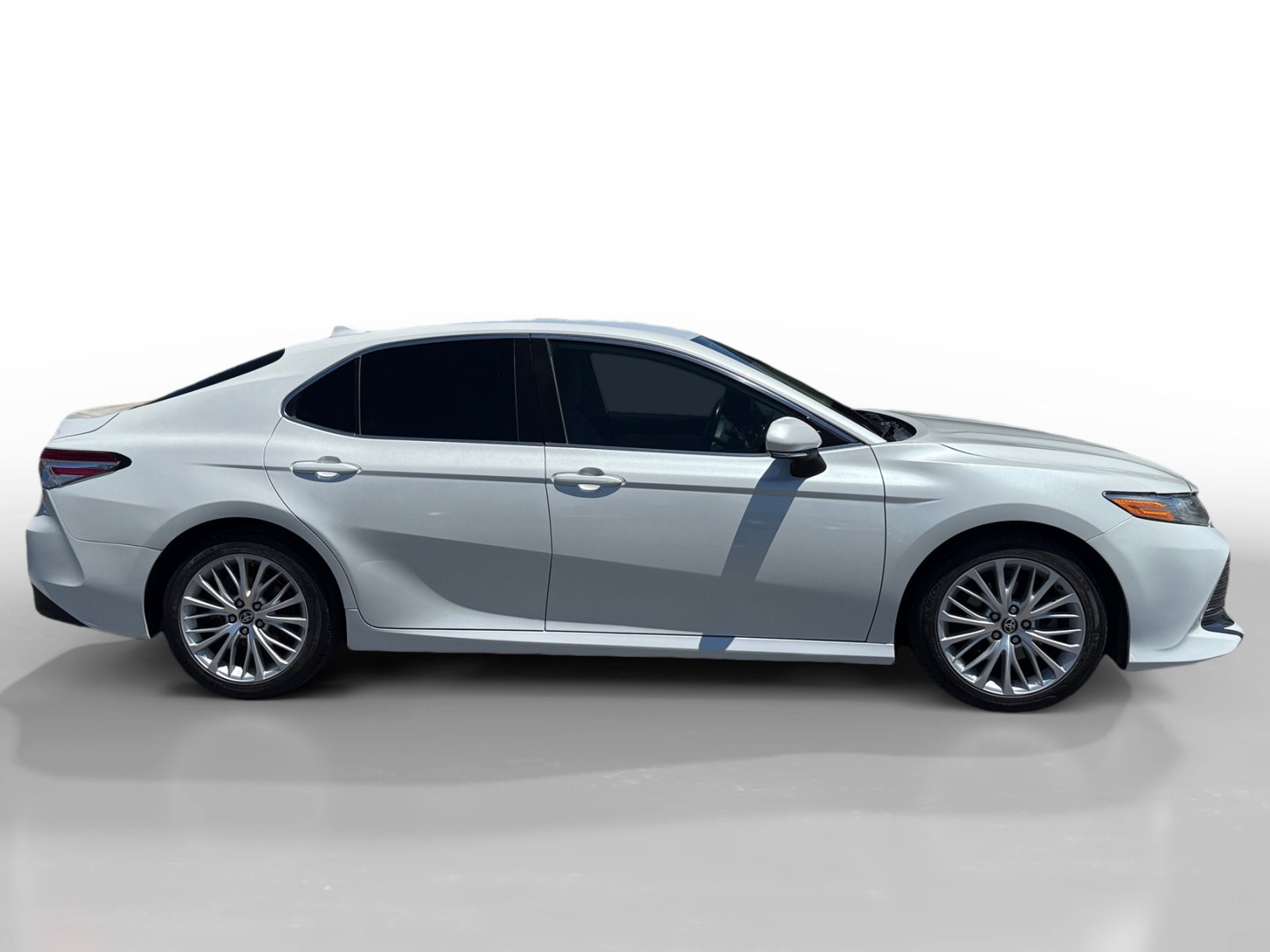 Used 2020 Pearl Toyota XLE image 6