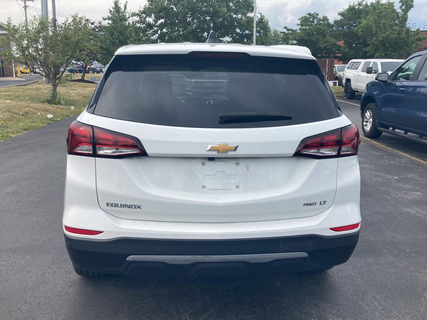 Used 2024 Summit White Chevrolet LT image 6