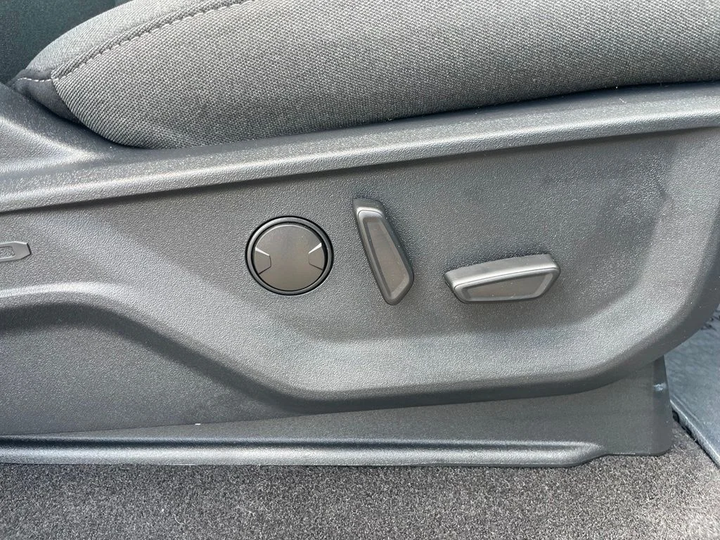 Used 2024 Silver Metallic Ford XLT image 53