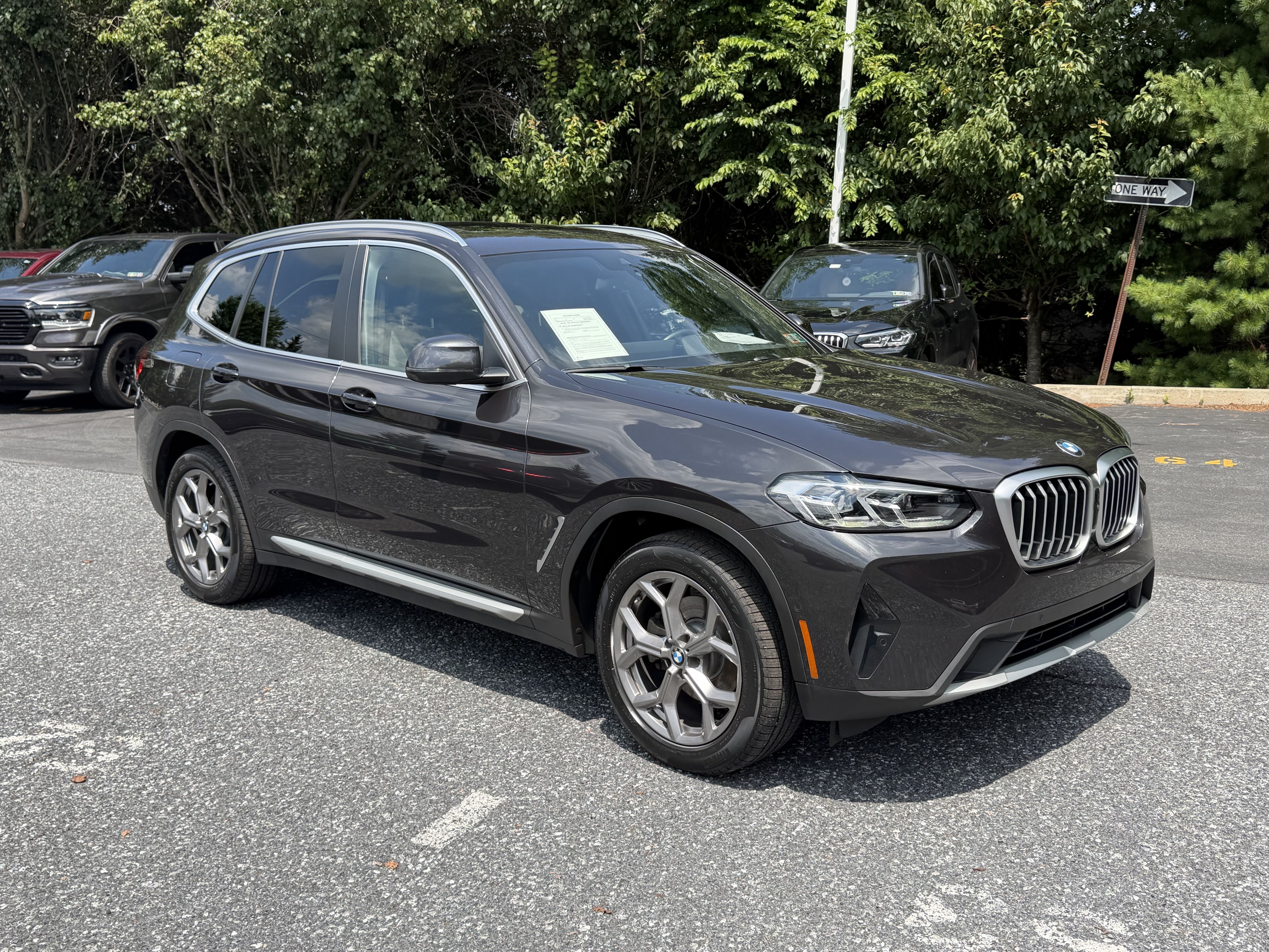 Used 2023 DARK GRAPHITE MET BMW xDrive30i image 3